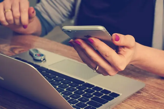 Jak nowoczesna technologia wpływa na rozwój inteligentnych miast?