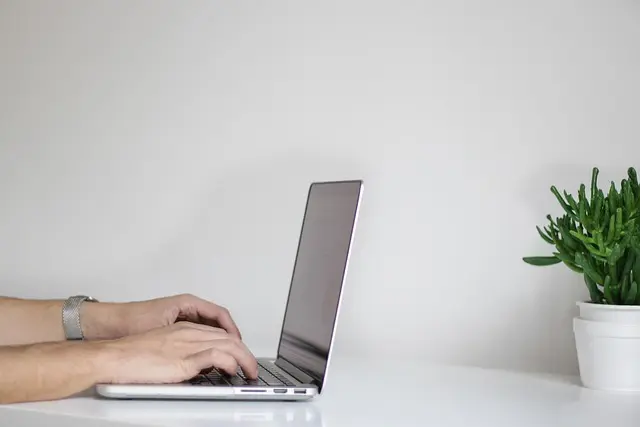 Jak technologia wpływa na przyszłość pracy zdalnej?