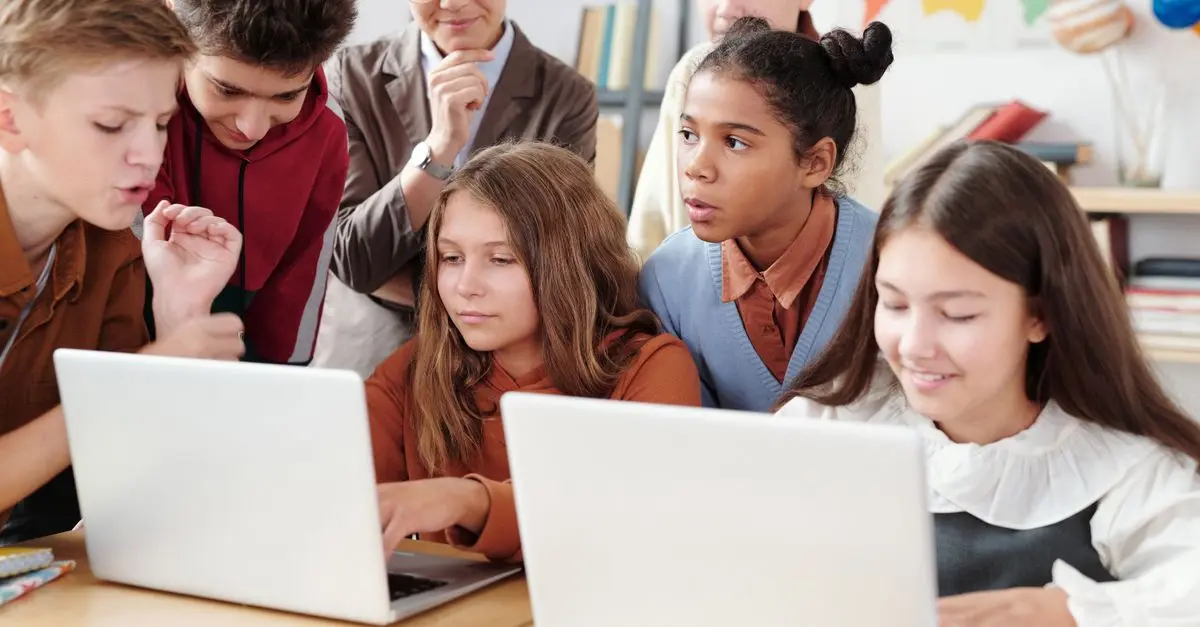 Jak nowoczesna technologia zmienia naszą edukację?