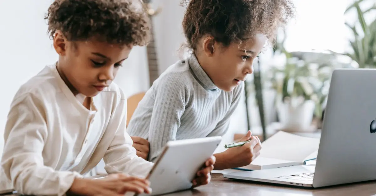 Jak nowoczesna technologia wpływa na naszą edukację?