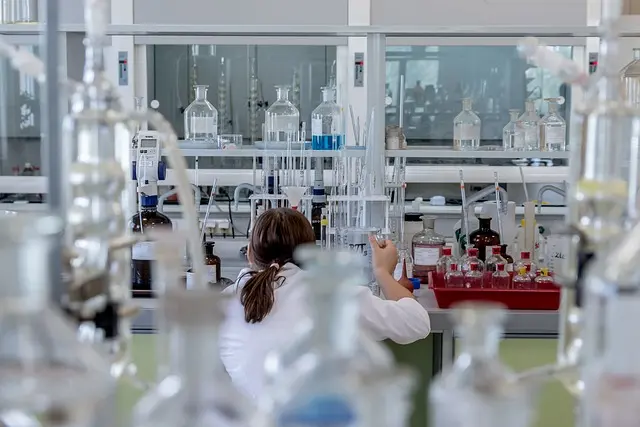 Jak technologia kwantowa zmienia przyszłość przemysłu?